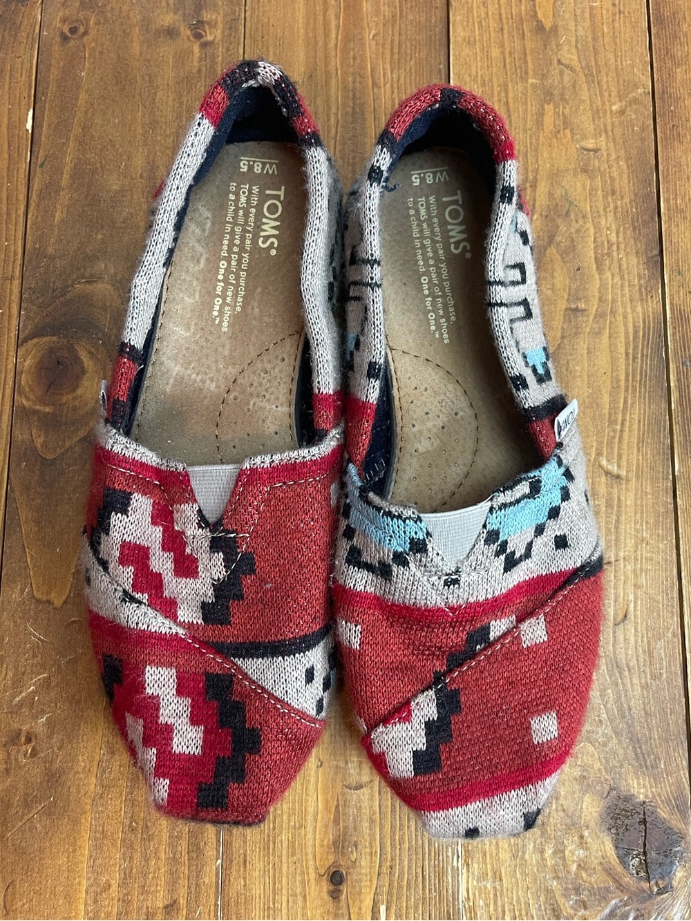 Toms Womens size 8.5 Aztec print shoes